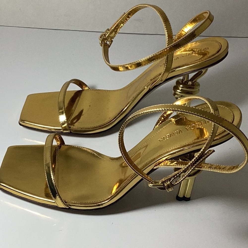 Bottega Veneta
Women's High Heel Knot Sandals - Picture 11 of 16